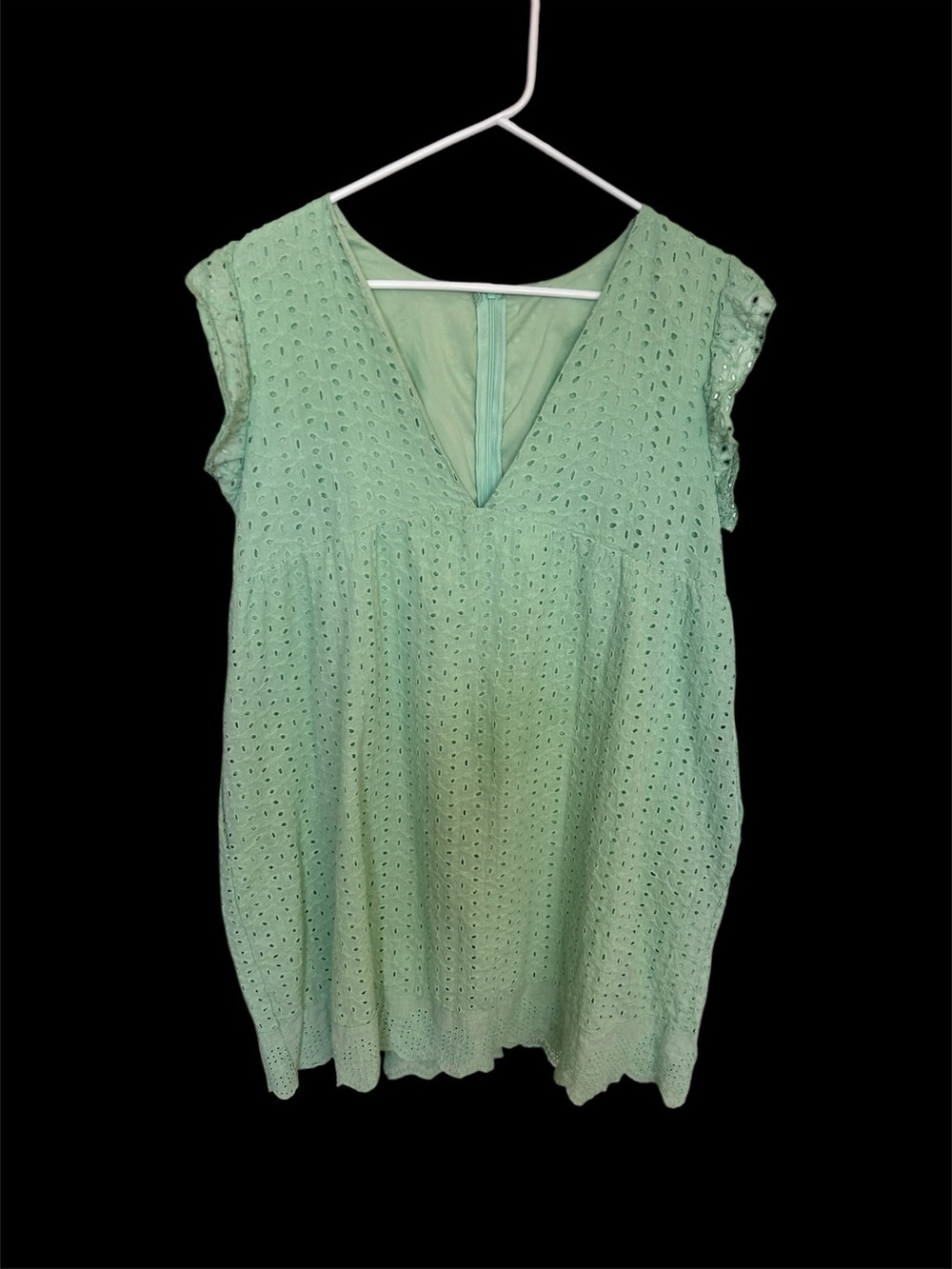 Light Green Eyelet Cap Sleeve Women’s Romper. Size: L